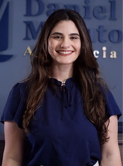 Victoria Salles Mendes Morato, advogada associada